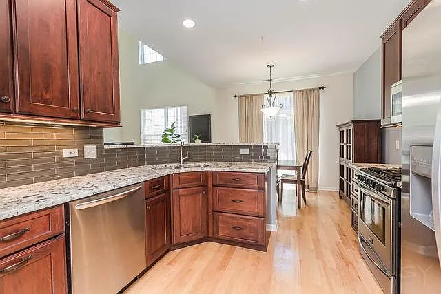 1029 Enfield Dr — Photo 3