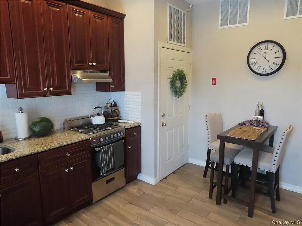1 bed, 1.0 bath, 500 sqft, $2,300 — Photo 4