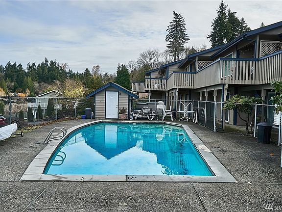 3rd image of 108 19th Ave SE Unit 20