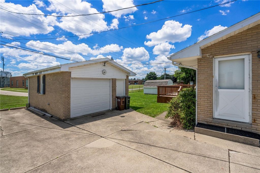 14 Greeneview Dr, Jamestown, OH - View 4
