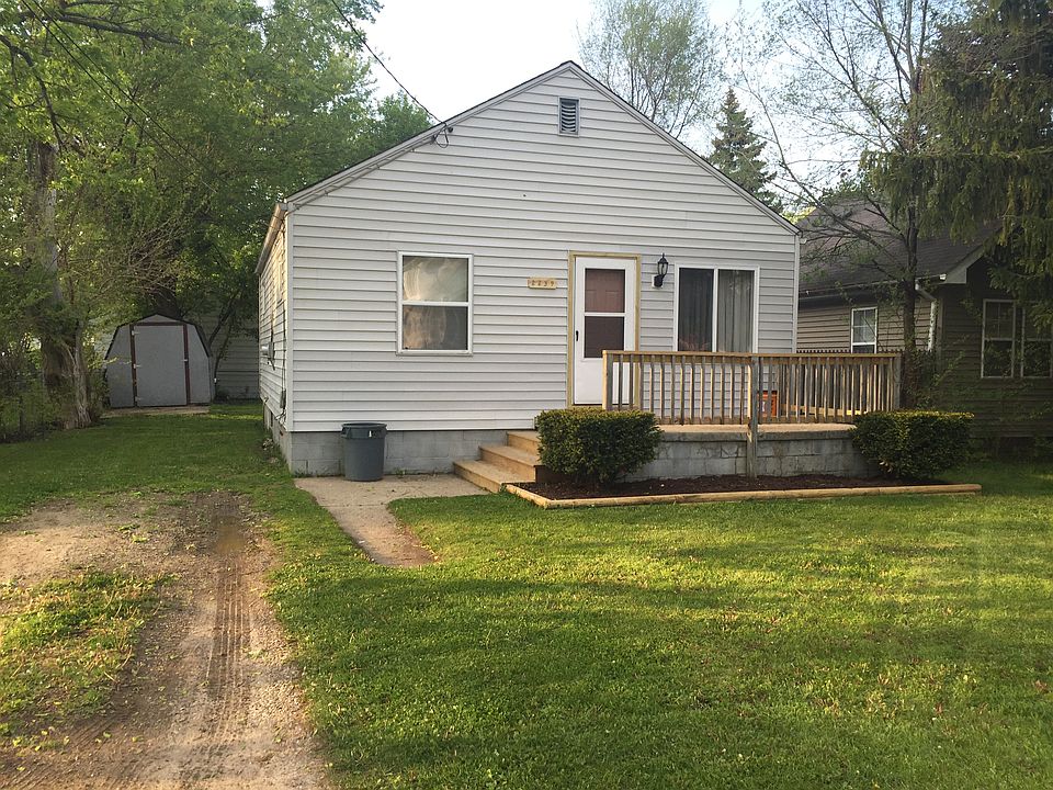 1st image of 2239 E Parkwood Ave