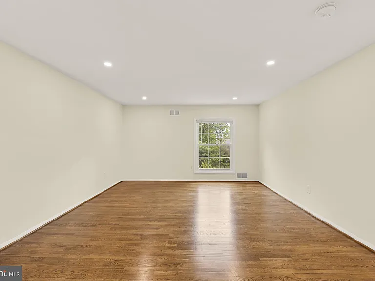 8416 Fox Run — Photo 43