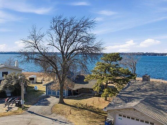 4th image of 455 Water Edge Rd