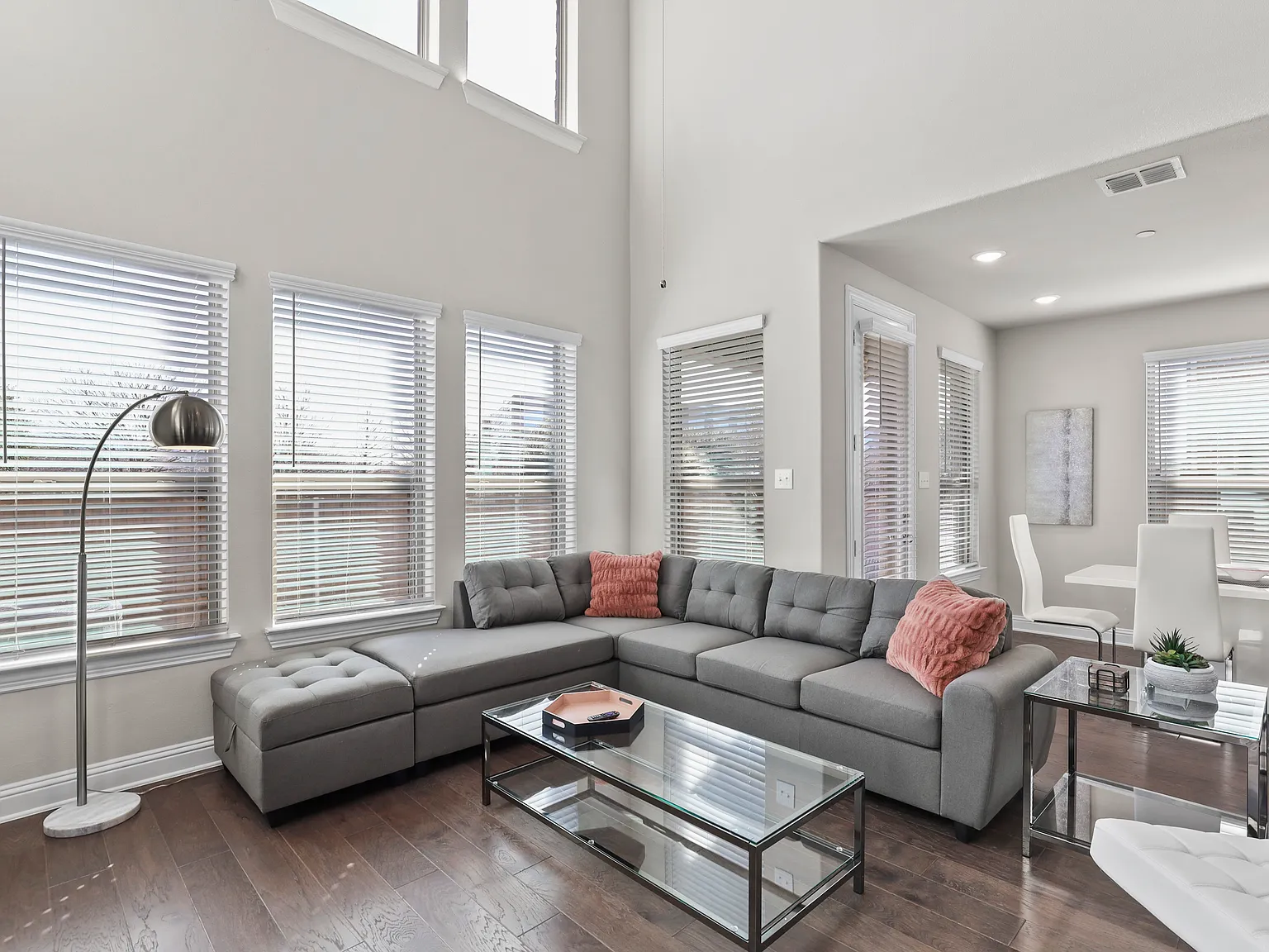 3 bed, 2.5 bath, 1751 sqft, $8,586 — Photo 4