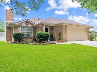 709 Stonebrooke Dr, Burleson, TX 76028