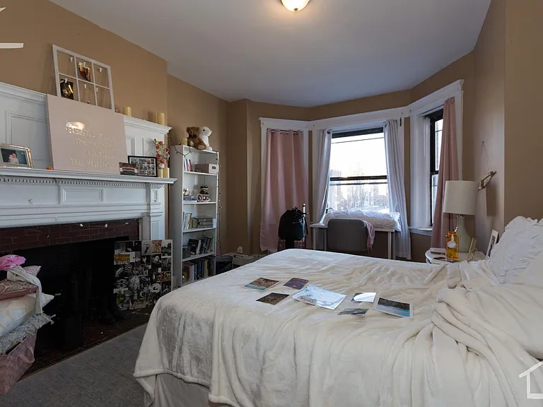 8 Glenville Ave #E — Photo 5