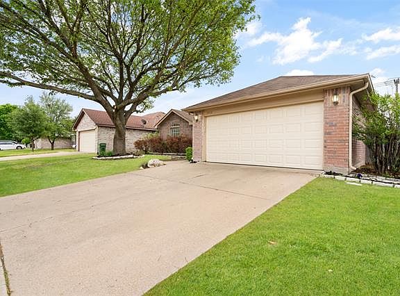 3rd image of 2302 Brisbane Dr