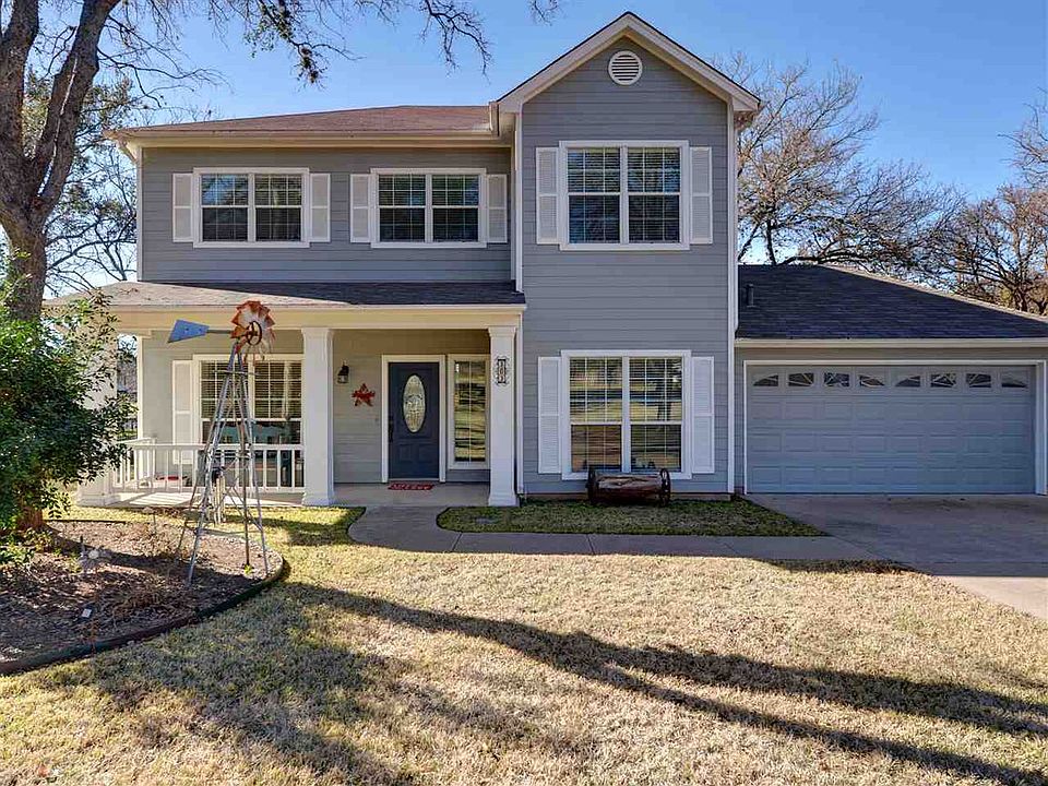 1st image of 303 W Greenbriar Dr