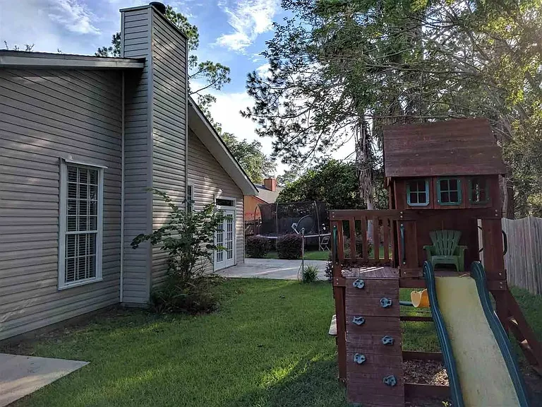 3711 Longchamp Cir — Photo 3