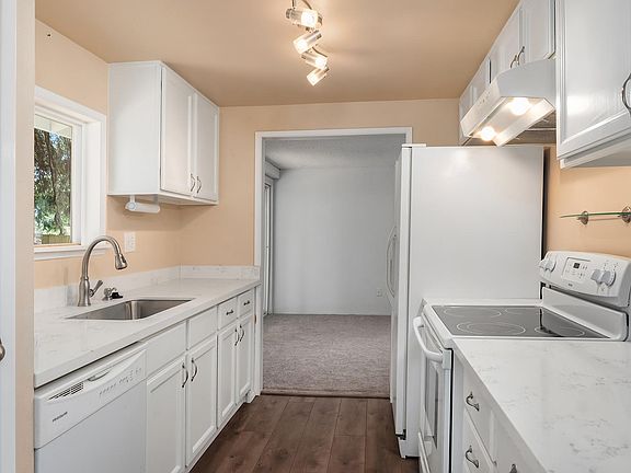 4th image of 9747 130th Ave NE