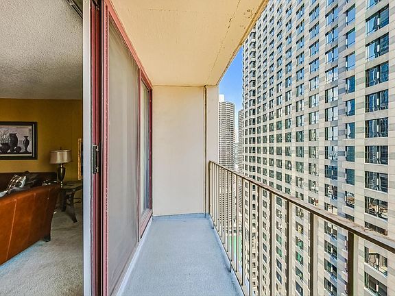5th image of 200 N Dearborn St Unit 3804