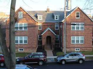 725 160th St, Whitestone, NY 11357