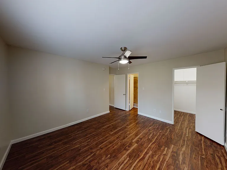 Royal Terrace Apartments — Photo 17