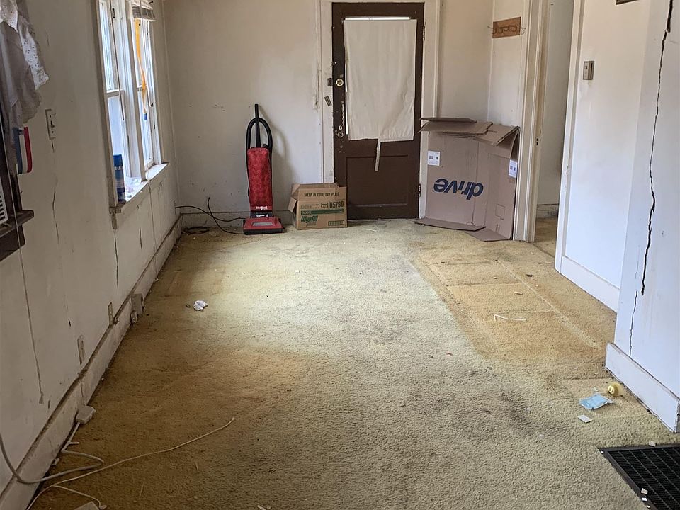 2nd image of 523 S Walnut St