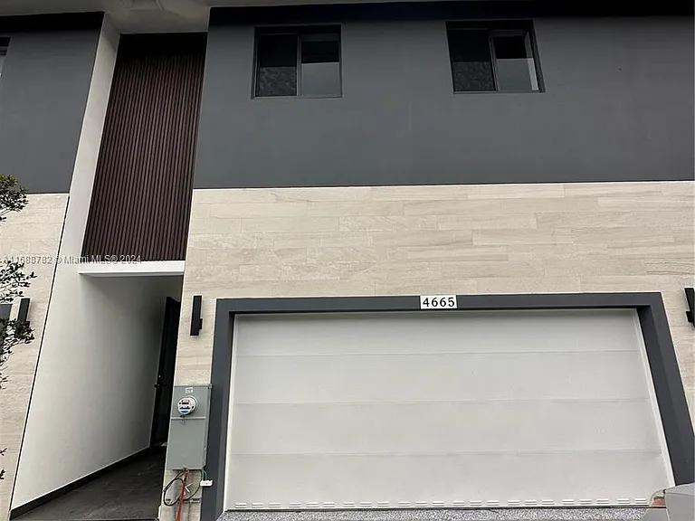 SW 32nd Ave — Photo 12