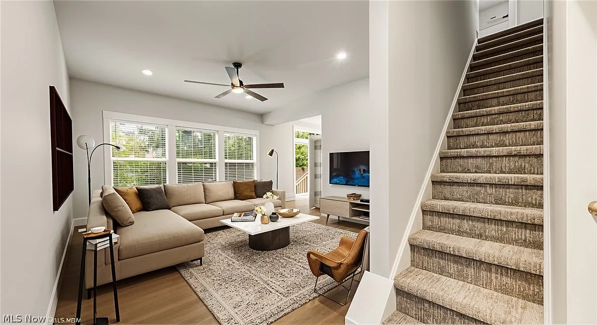 4 bed, 2.5 bath, 2200 sqft, $3,600 — Photo 3