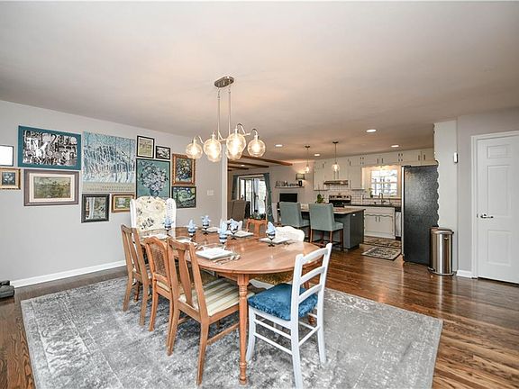3rd image of 727 Fernwood Ct