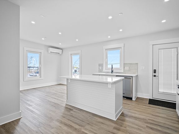 2nd image of 6 Garfield Ave #5