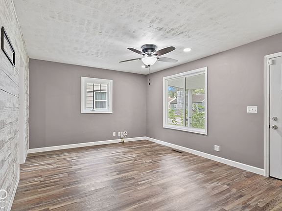 2nd image of 1419 Oak Ct