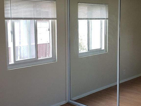 4th image of 1917 Grace Ave Unit 10