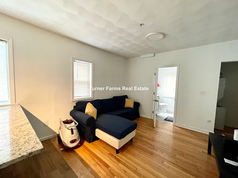 48 Derby St #1A — Photo 9