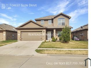 1121 Forest Glen Dr, Azle, TX 76020