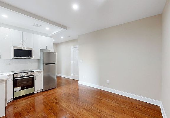 5th image of 230 E 95th St #2B