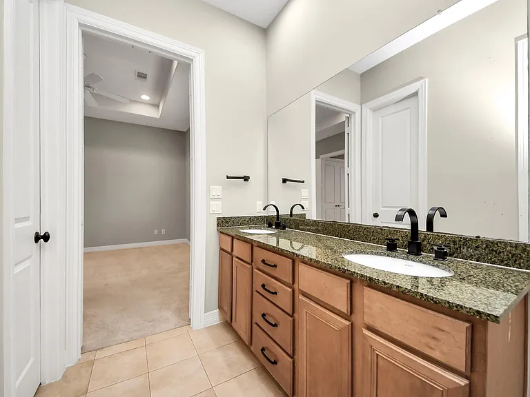 3813 Centerplaza Dr — Photo 20