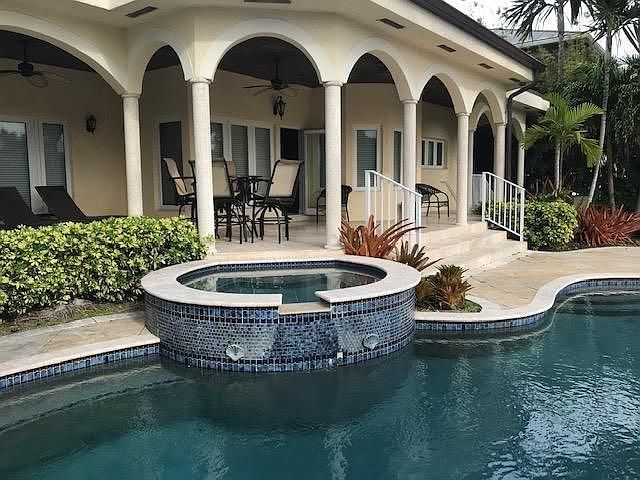 1st image of 516 Coconut Isle Dr
