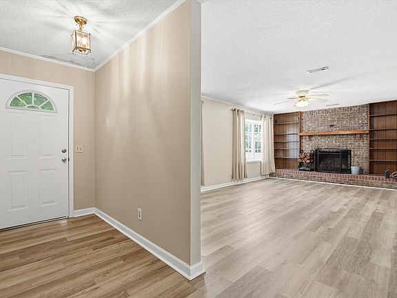 4th image of 227 Farm Rd