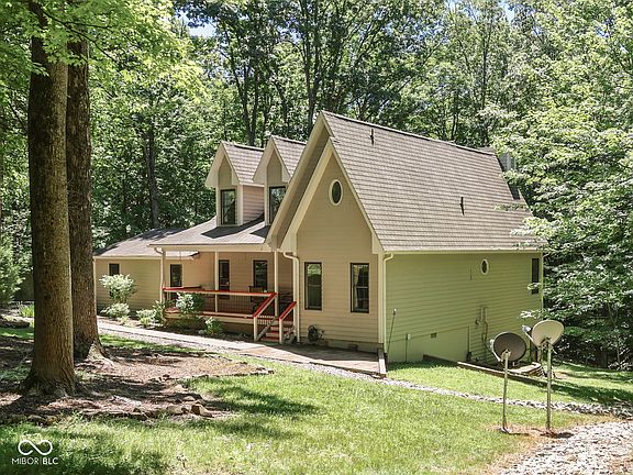 5th image of 8194 Center Lake Rd