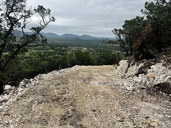 5th image of 166 Walden Rdg