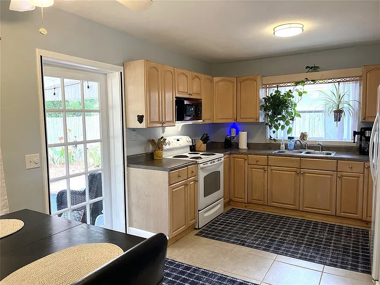 N Lotus Dr — Photo 6