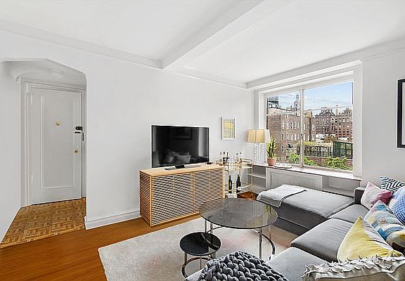 3rd image of 61 W 9th St APT 9G
