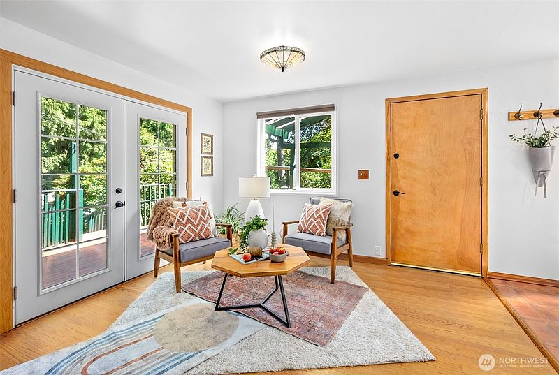 4th image of 8921 188th Street SE