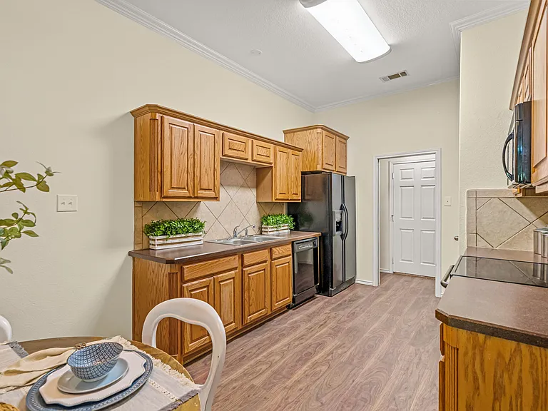 502 S Main St #B — Photo 4