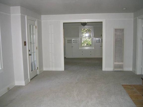 Dining Rm/Living Rm
