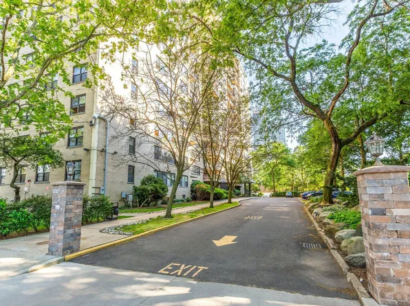 201 Saint Pauls Avenue 7M image 2 of 18