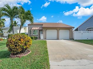 8 Buxton Ln, Boynton Beach, FL 33426