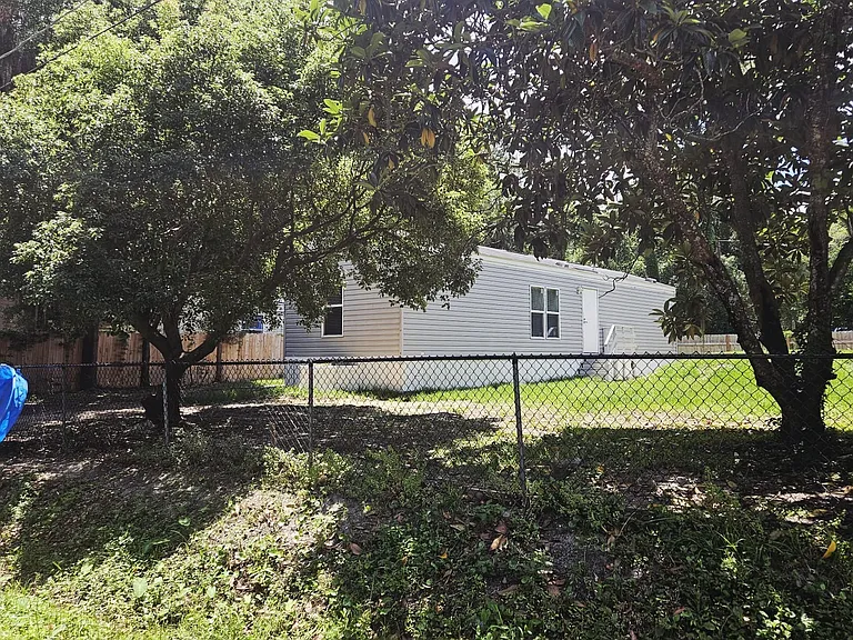 221 Whispering Pine Dr — Photo 3