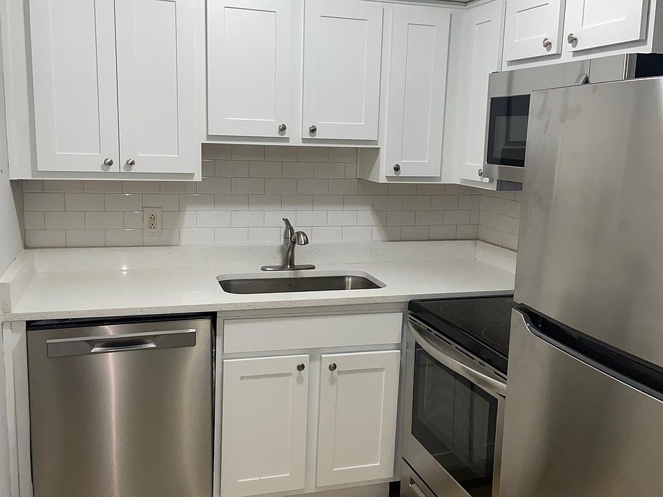 1st image of 3216 W Deleon St #6