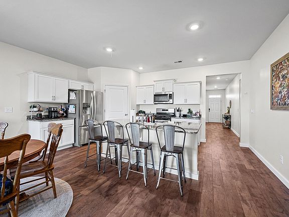 3rd image of 3425 Woodcross Dr