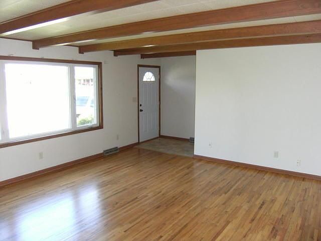2nd image of 324 9th St SW