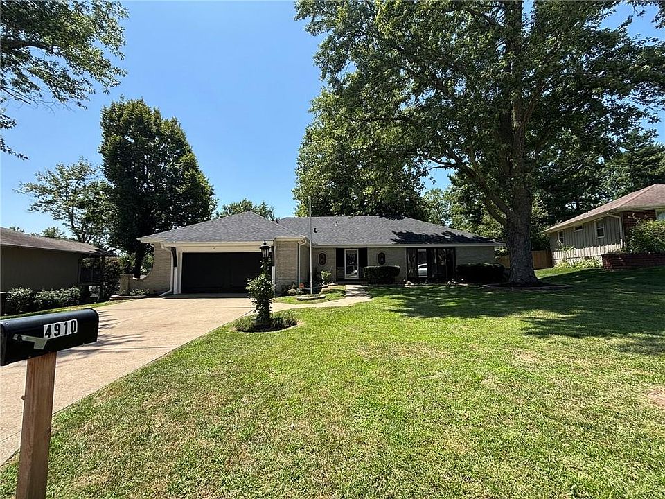 1st image of 4910 Briarwood Ln