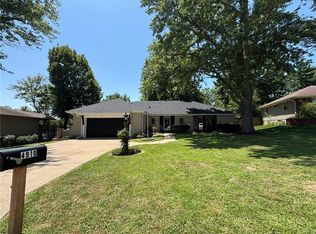 4910 Briarwood Ln, Saint Joseph, MO 64506
