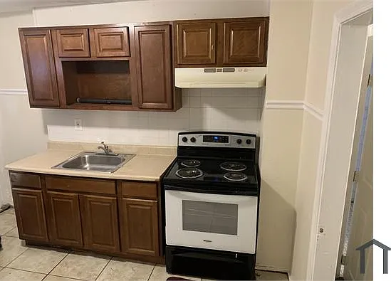 3 bed, 1000 sqft, $1,500 — Photo 2