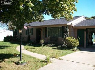 1442 Autumn Dr, Flint, MI 48532