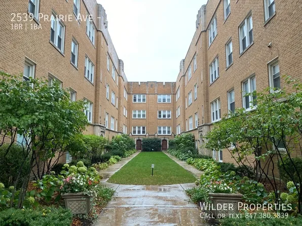 2539 Prairie Ave #3W, Evanston, IL 60201