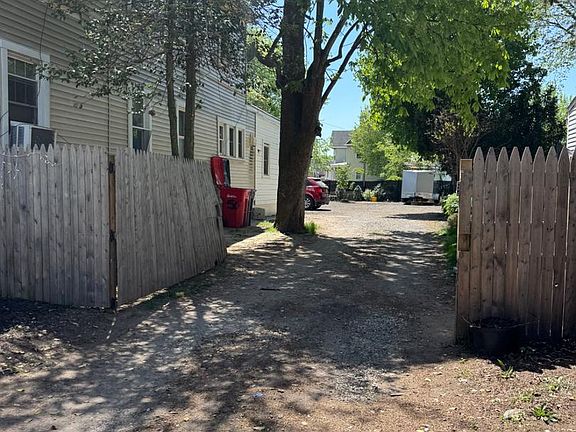 3rd image of 50 Oak St