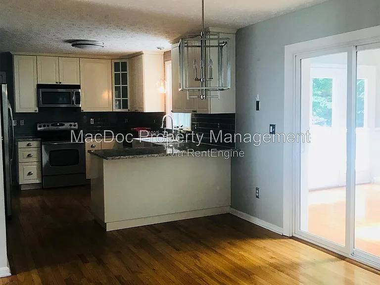 6804 Saxony Cir — Photo 29